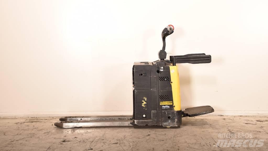 Hyster P 2.0 S Transpaleta cu platforma