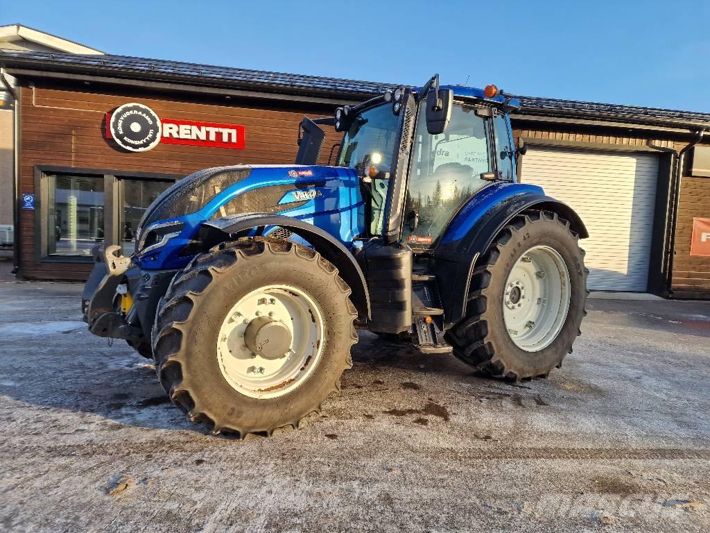 Valtra T 215 V Tractoare
