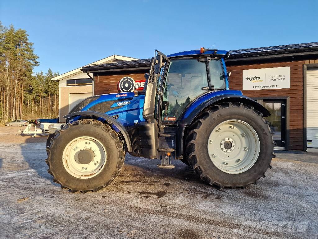Valtra T 215 V Tractoare