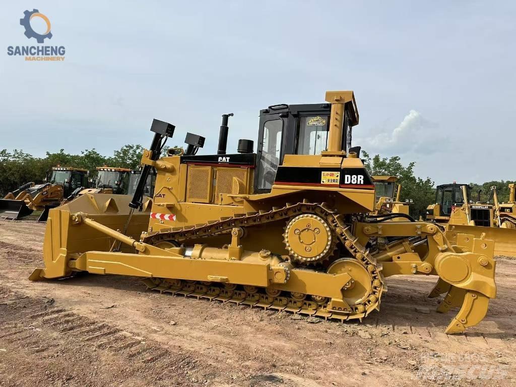 CAT D8R Buldozere pe senile