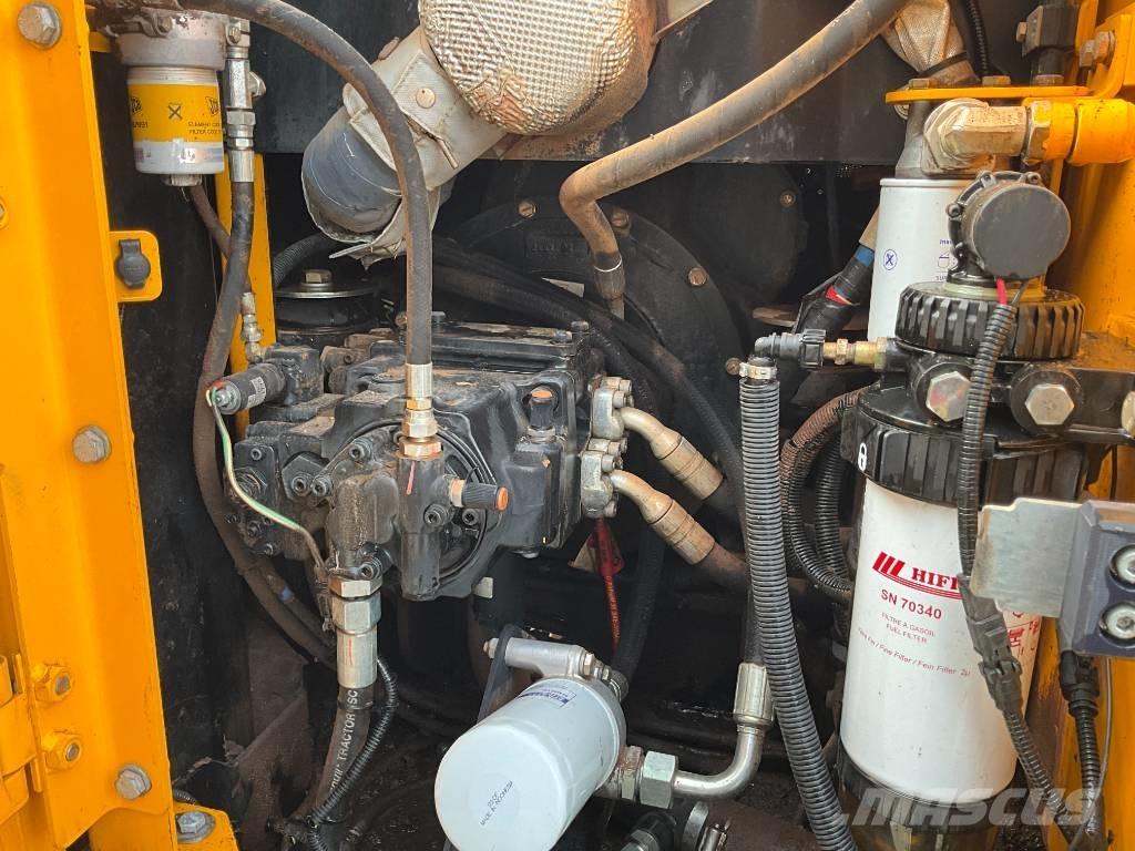 JCB JS 130 LC Excavatoare pe șenile
