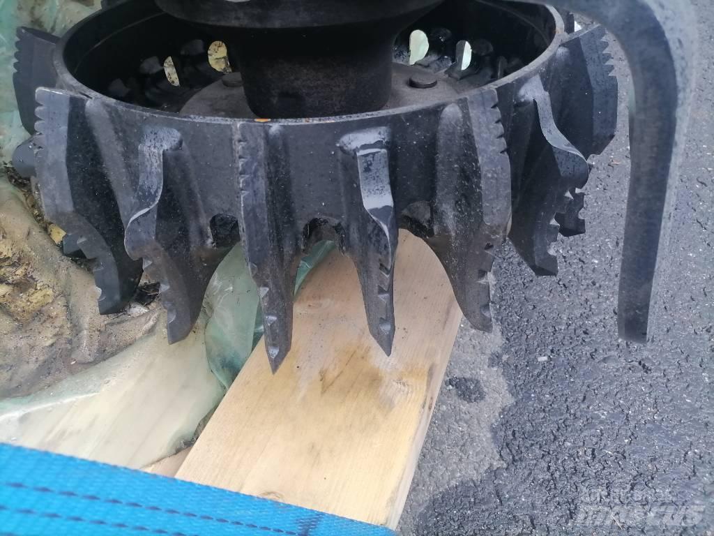 Komatsu C 124 Combine forestiere