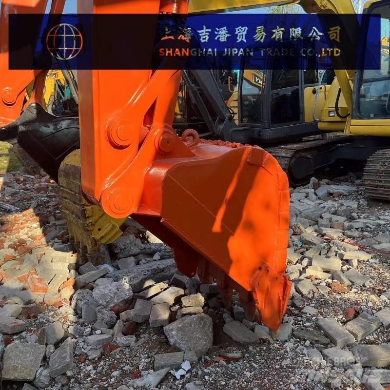 Hitachi ZX 135 Excavatoare pe șenile
