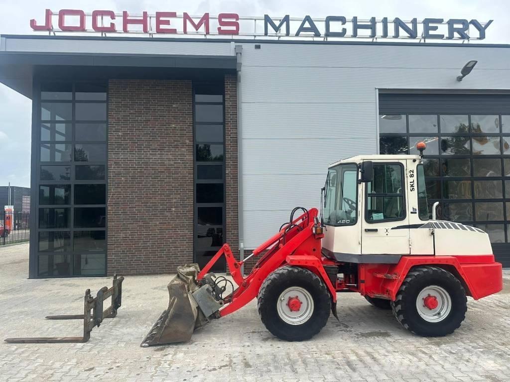Schaeff SKL 823 Incarcator pe pneuri
