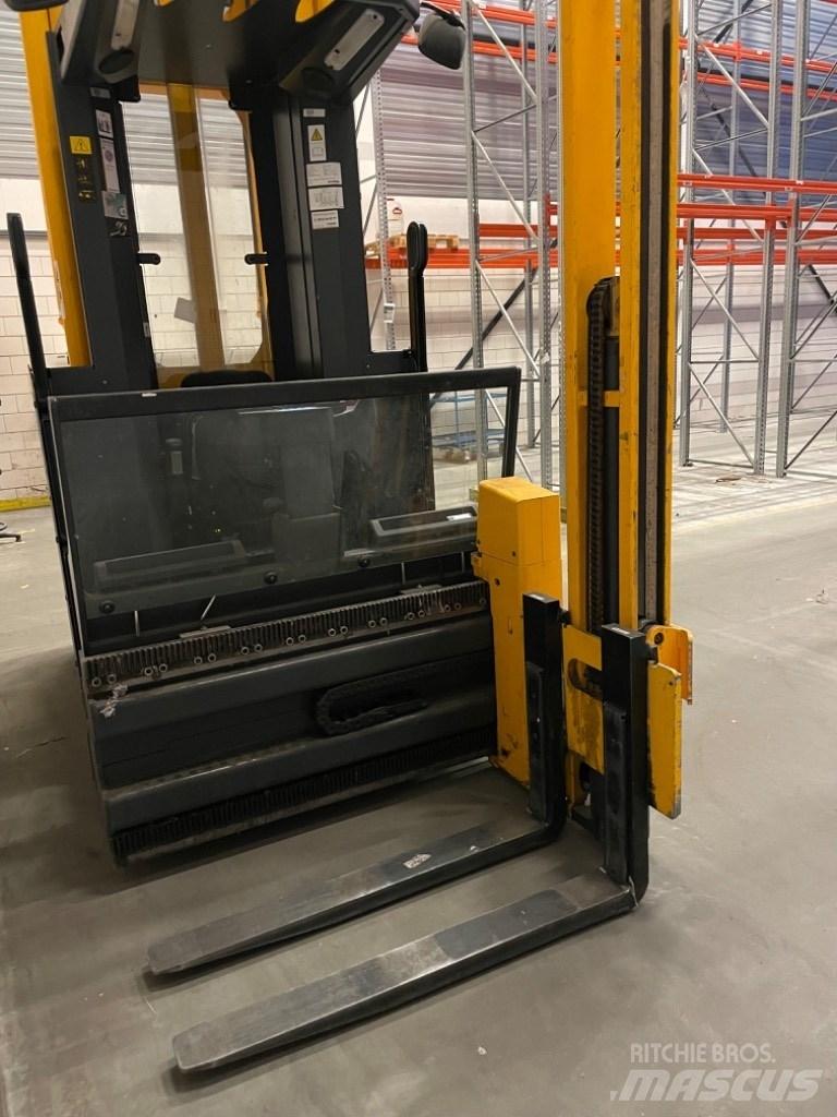 Jungheinrich EKX 513 Stivuitoare pentru comisionare(logistica)