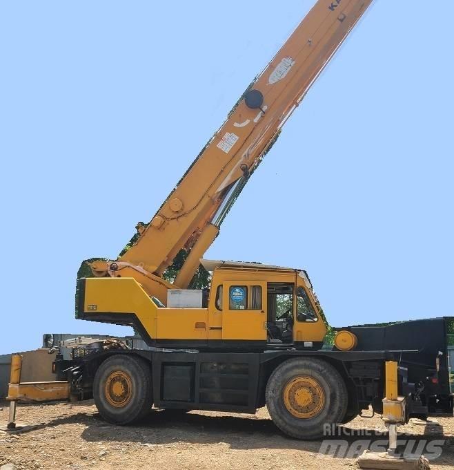 Kato KR35H-V Macara teren accidentat