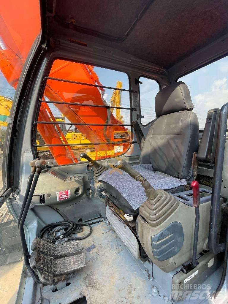 Hitachi EX 200 Excavatoare pe șenile
