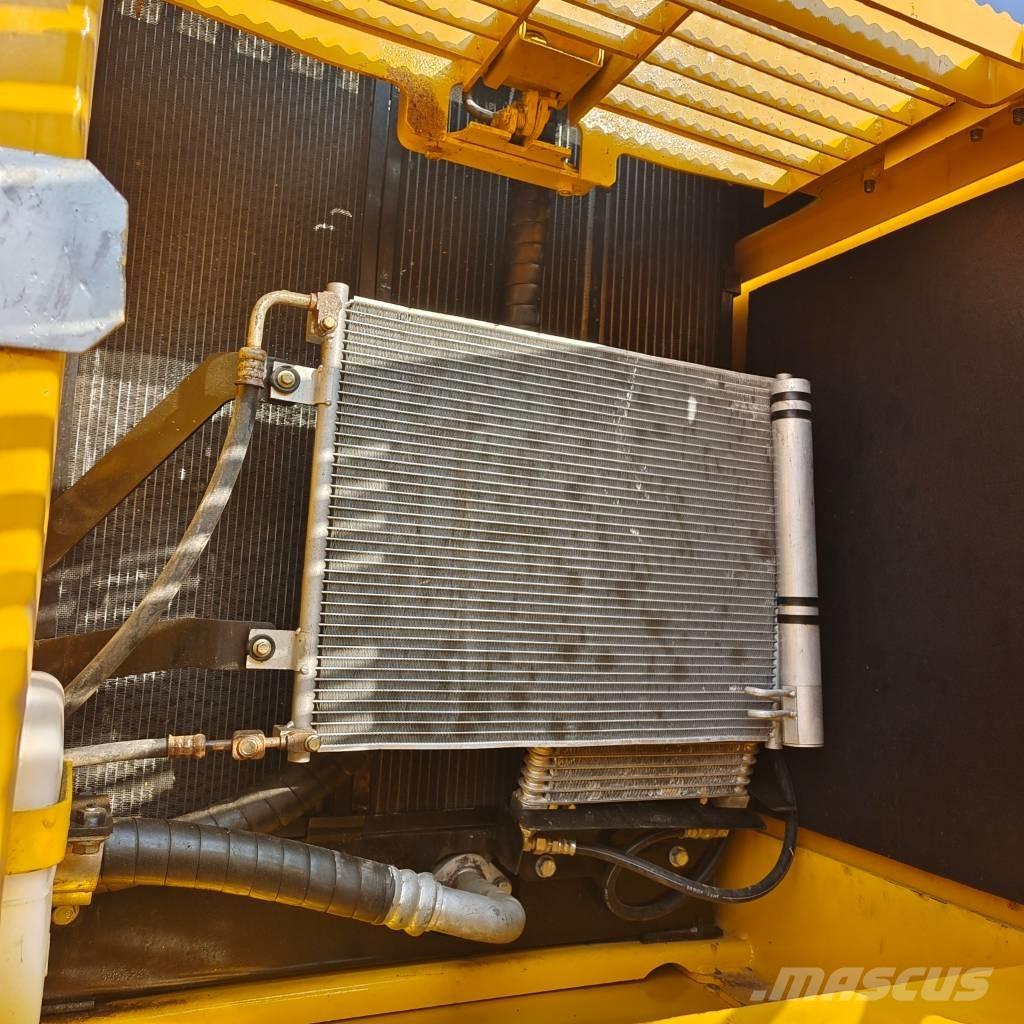 Komatsu PC 200 Excavatoare pe șenile
