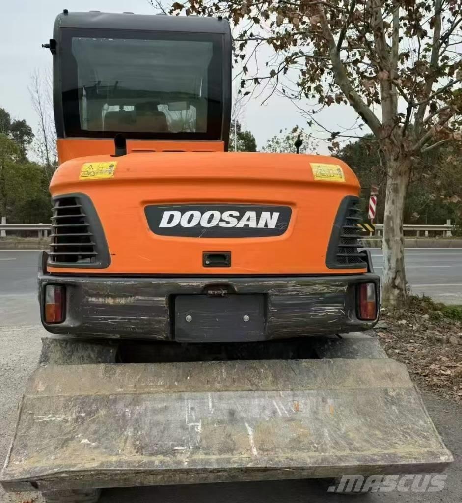 Doosan DX 60 Excavatoare cu roti