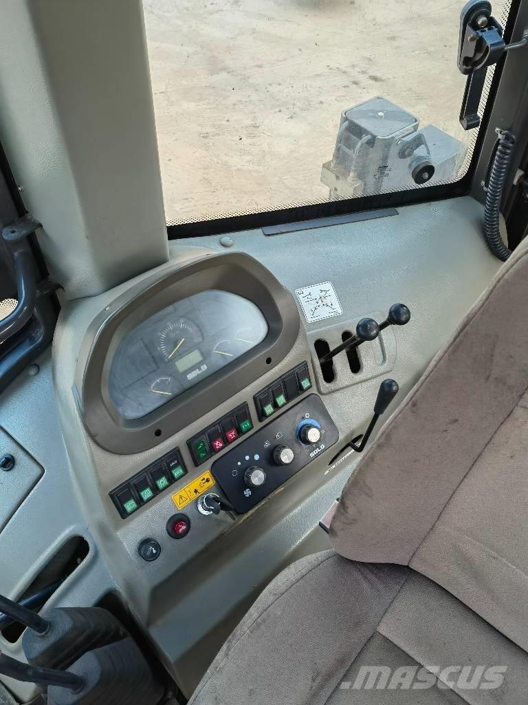 SDLG B877 Buldoexcavatoare