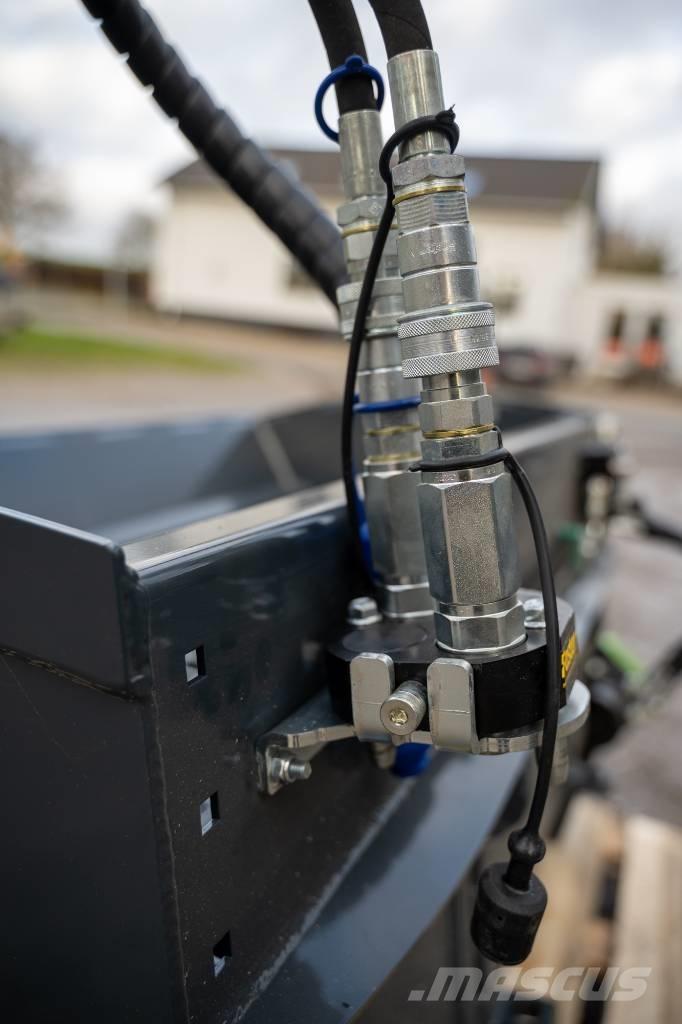 Avant Saltspreder Utilaje întreţinere terenuri - Altele