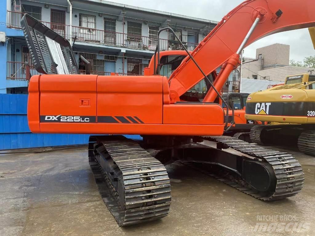 Doosan DX 225 Excavatoare pe șenile
