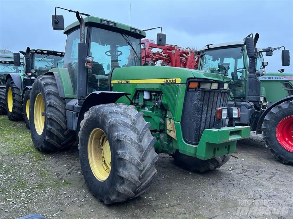 John Deere 8100 Tractoare
