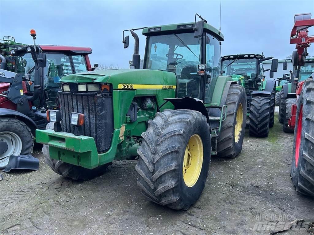 John Deere 8100 Tractoare