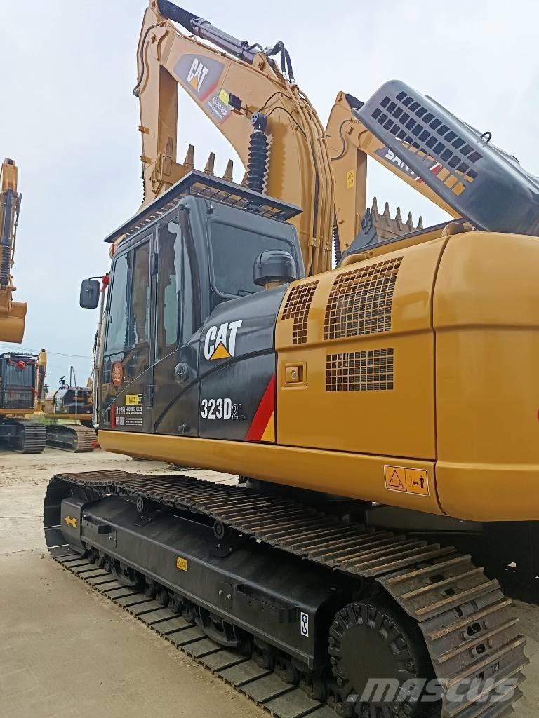 CAT 323 D L Excavatoare pe șenile
