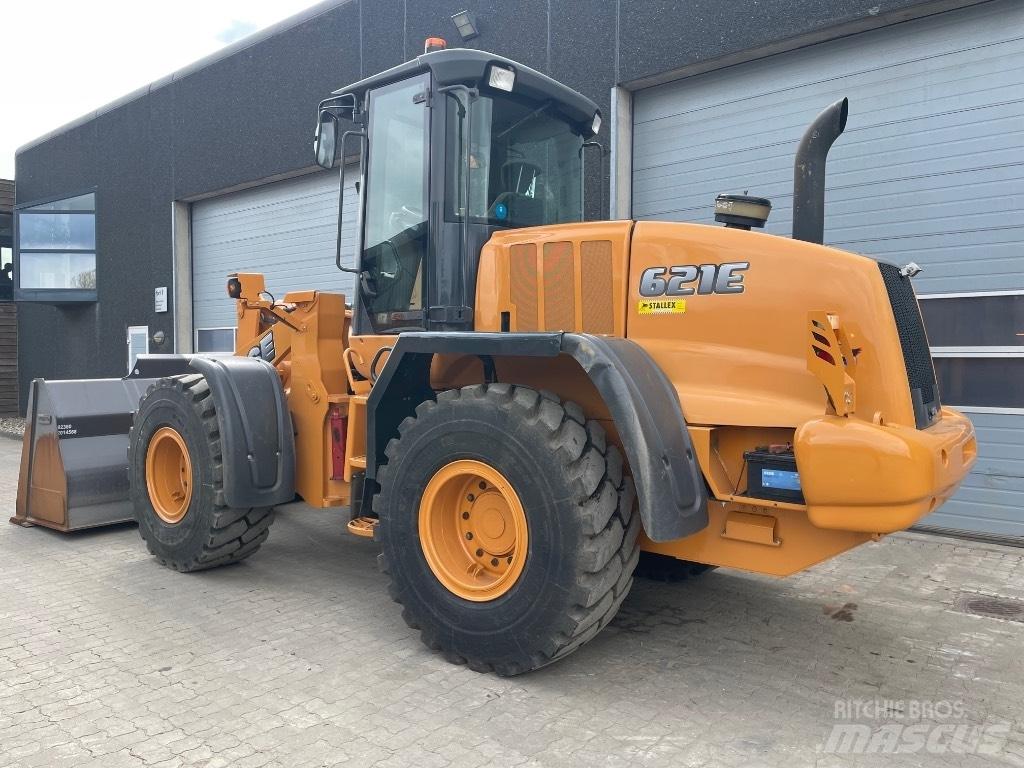 CASE 621E Incarcator pe pneuri