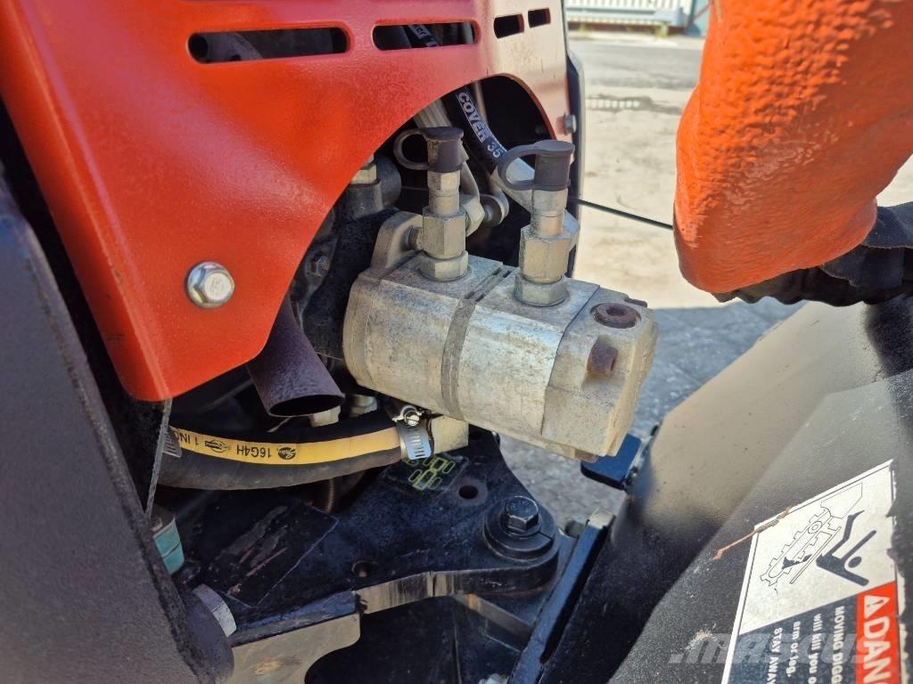 Ditch Witch R300 Excavatoare de santuri