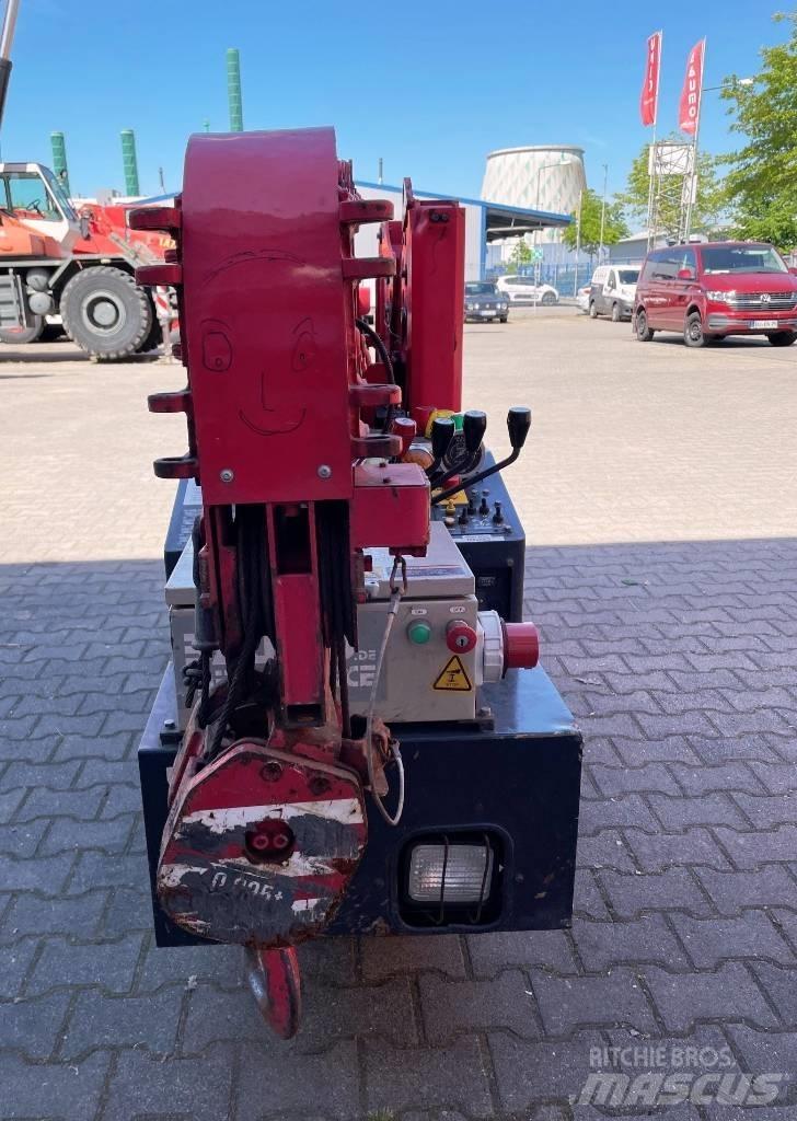 Unic URW-095 Mini macarale
