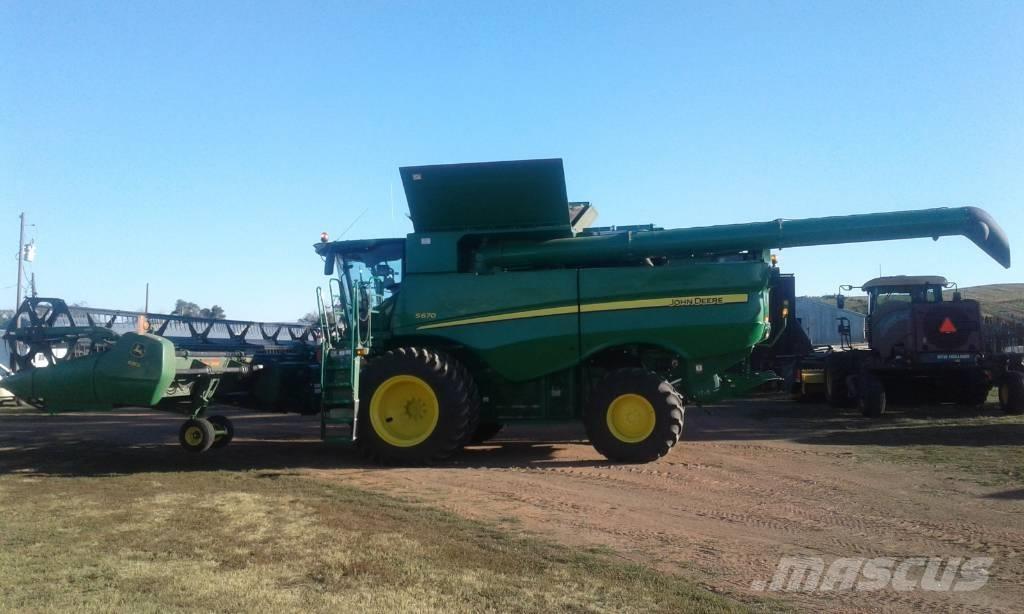 John Deere S 670 Combine de secerat