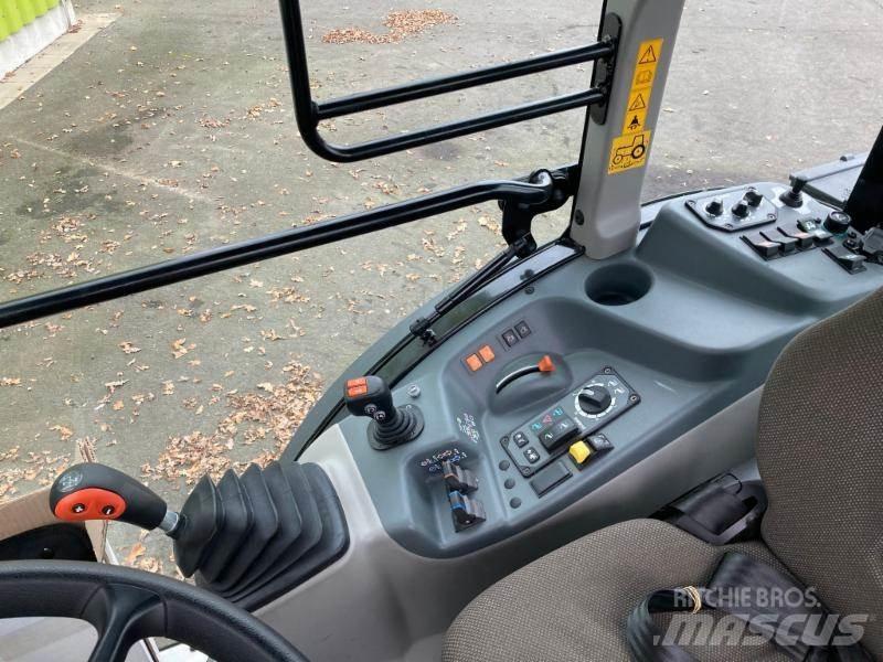 CLAAS NEXOS 260 L Tractoare