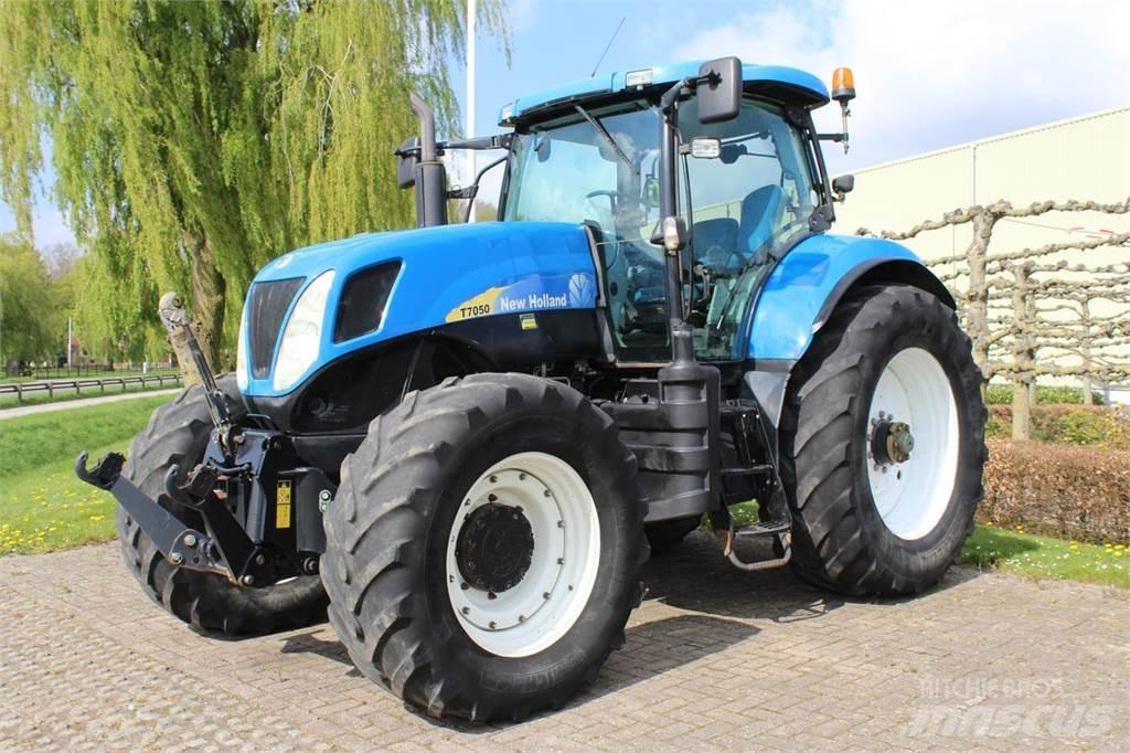 New Holland T7050 Tractoare
