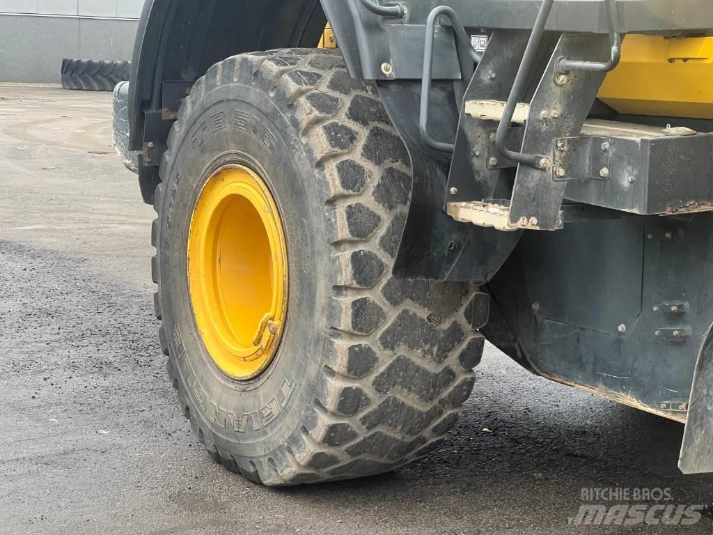Komatsu WA 380-7 Incarcator pe pneuri