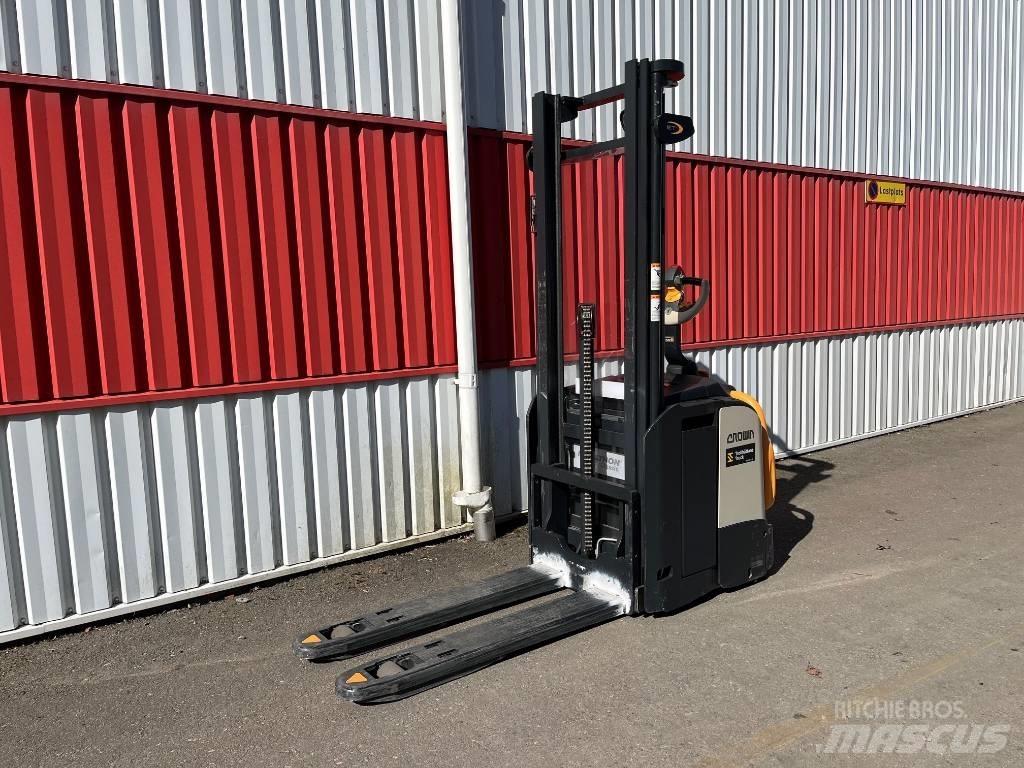 Crown ETi40001,2 Transpaleta manuala