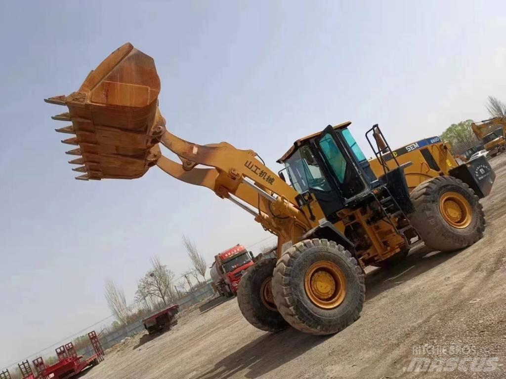 CAT 660D Incarcator pe pneuri