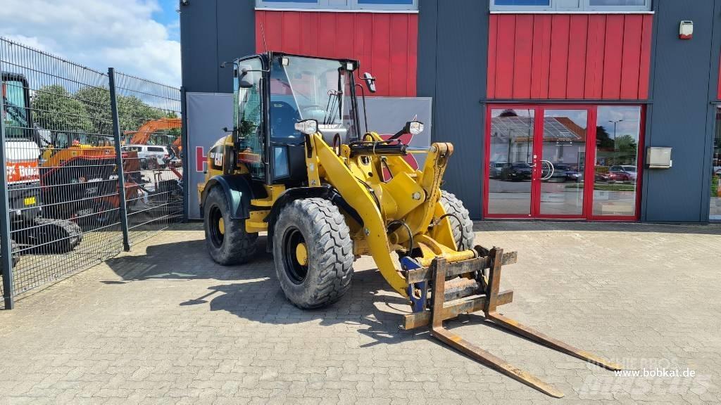 CAT 908 Incarcator pe pneuri