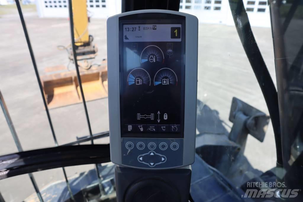 CAT M322D Excavatoare cu roti