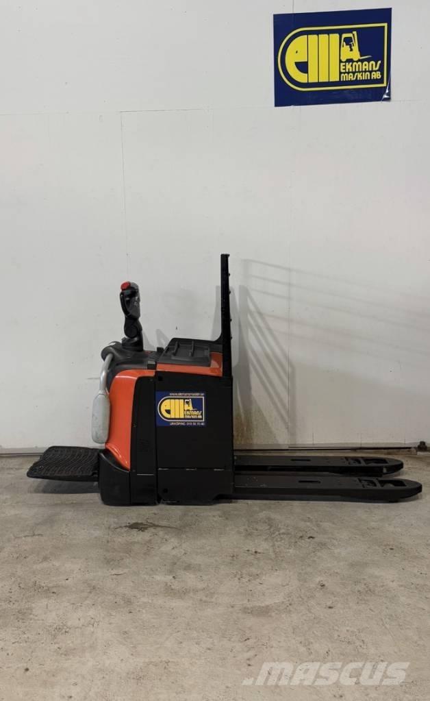 BT truck LPE 220 Transpaleta cu platforma