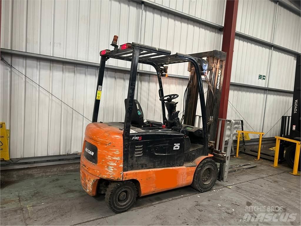 Doosan B25X-5 Stivuitor electric