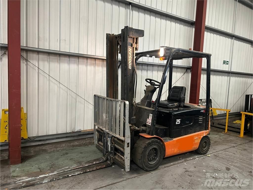 Doosan B25X-5 Stivuitor electric