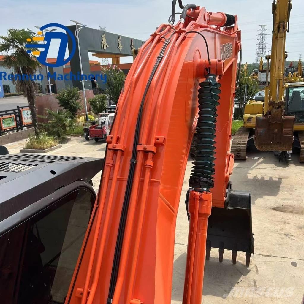 Hitachi ZX 200 Excavatoare pe șenile
