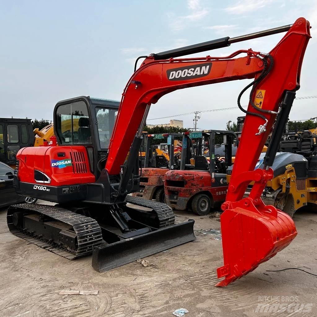 Doosan DX60 Excavatoare pe șenile
