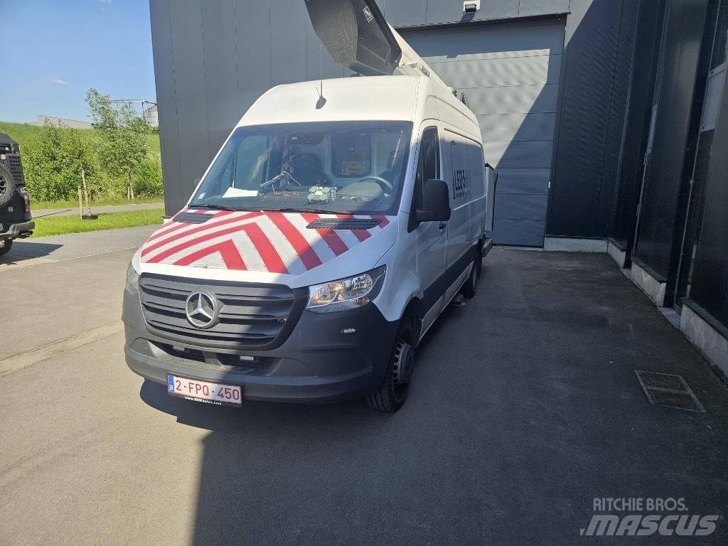 VERSALIFT VT 145 F Platforme aeriene montate pe camion