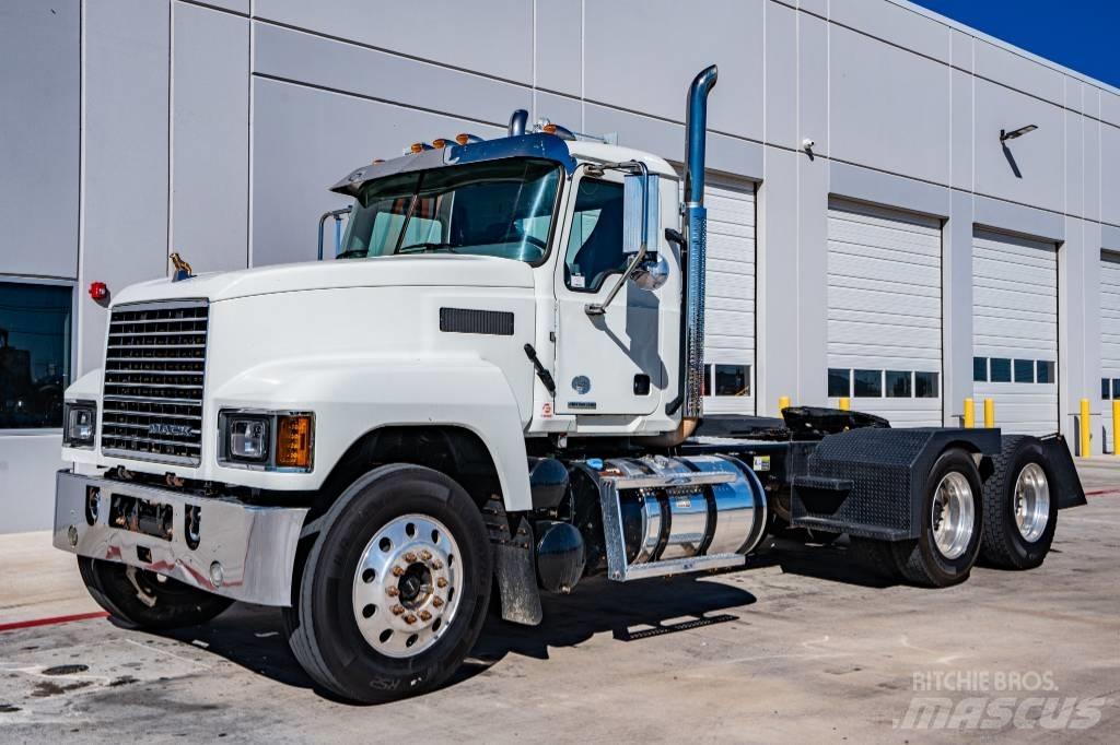 Mack Pinnacle Autotractoare
