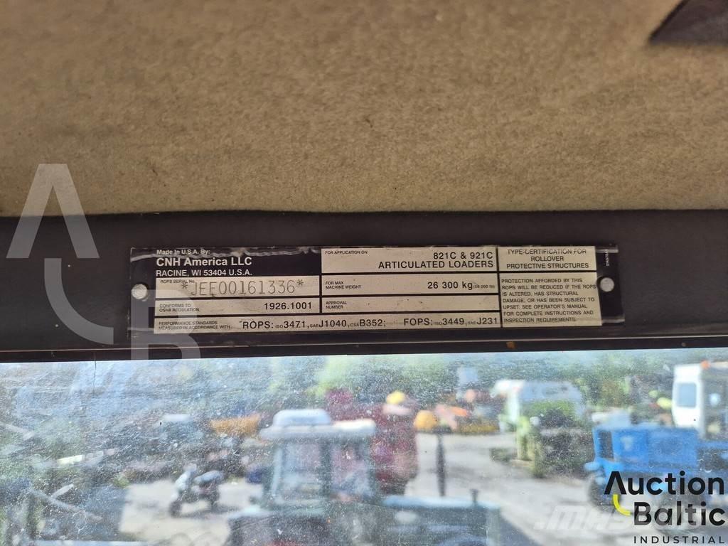 CASE 821 C Incarcator pe pneuri