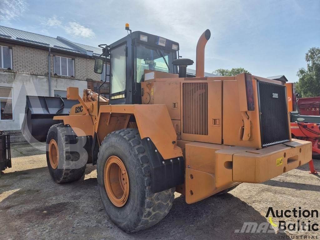 CASE 821 C Incarcator pe pneuri
