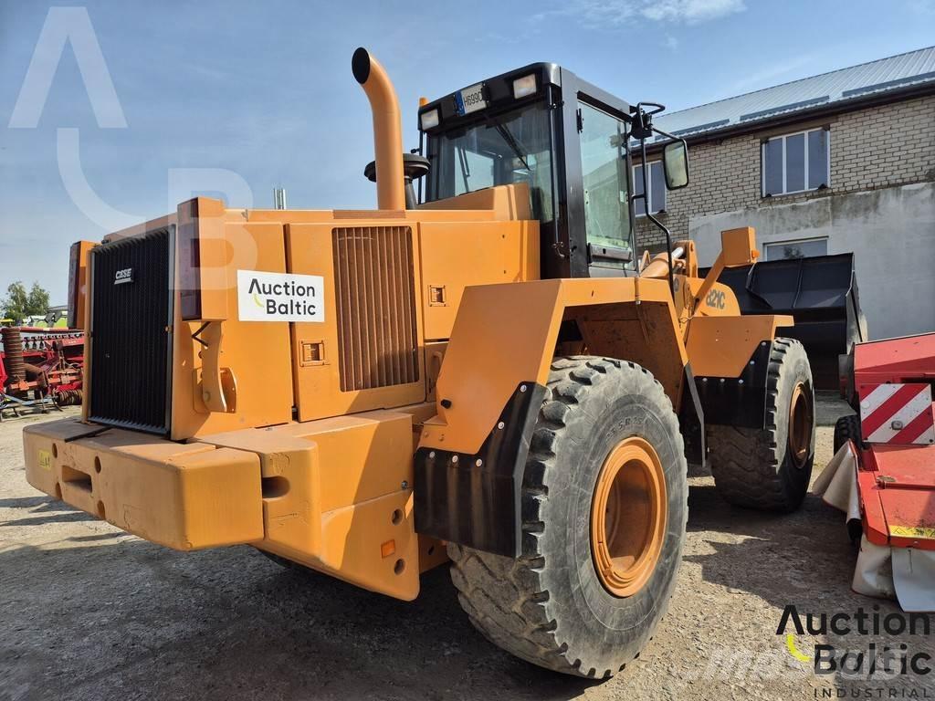 CASE 821 C Incarcator pe pneuri