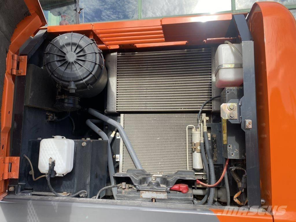 Hitachi ZX 140 W-3 Excavatoare cu roti