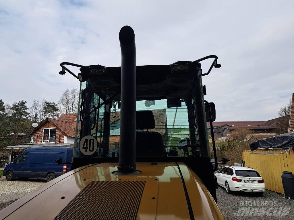 CAT 910 Incarcator pe pneuri