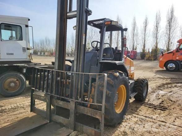 CASE 586H Masini de teren dificil