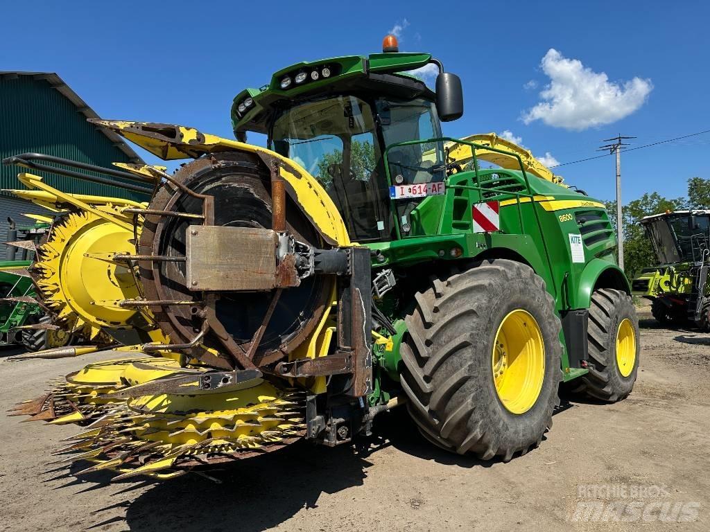 John Deere 8600 Forajere cu autopropulsare