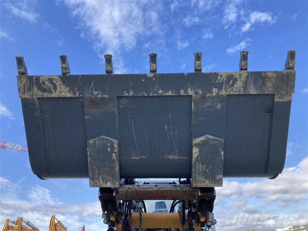 Liebherr L 538 Incarcator pe pneuri