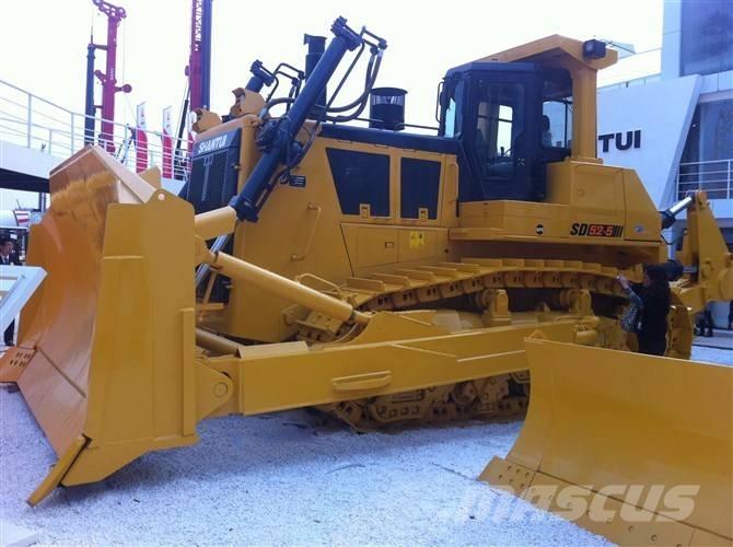 Komatsu d65ex-16 Buldozere pe senile