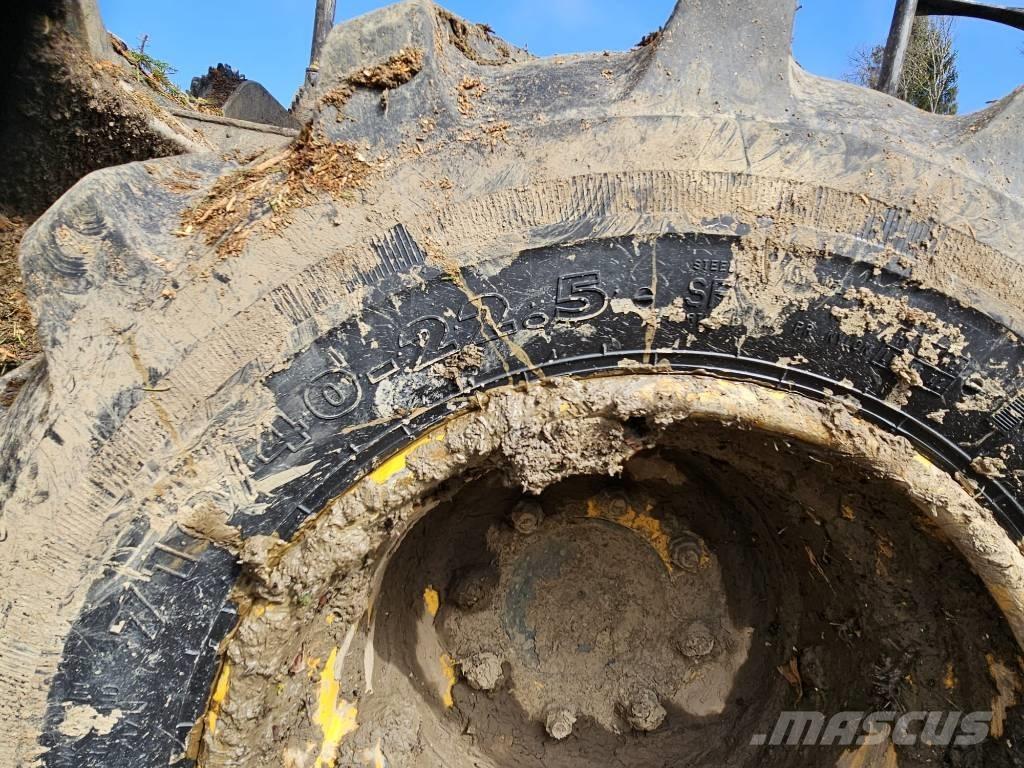 HSM 805 F Utilaje de manevrarea a bustenilor