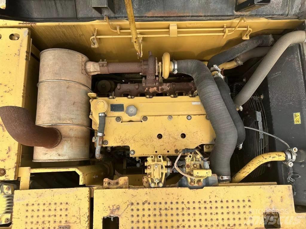 CAT 323D Excavatoare pe șenile
