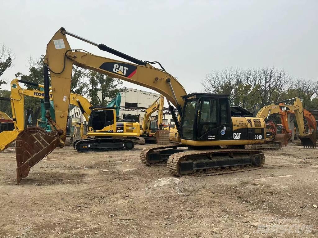CAT 323D Excavatoare pe șenile
