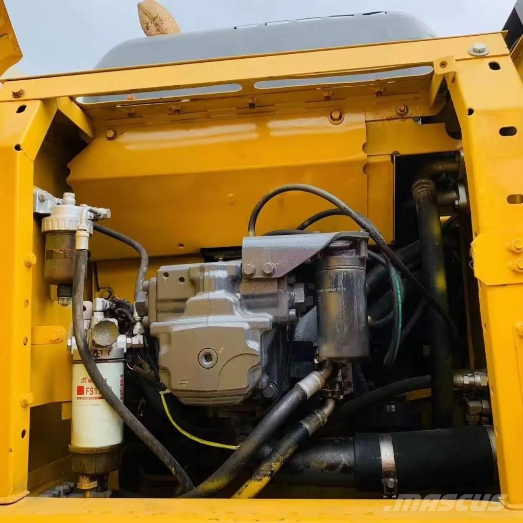 Komatsu PC 200 Excavatoare pe șenile
